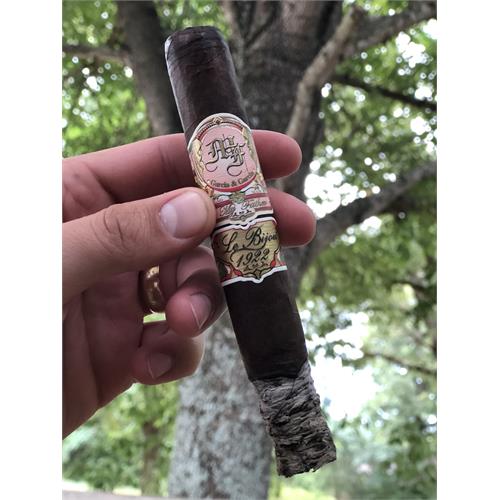 Let's take a look at the Pharmaceutical lobby and how they allegedly pay to drive the Pharmaceutical industry policy. Or better yet, “Big Pharma policy.